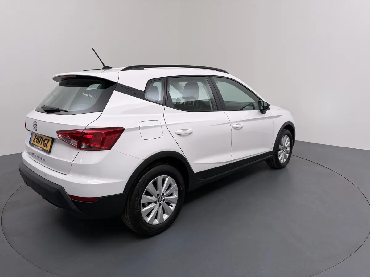 1.0 TSI Style / Navigatie / Parkeersensoren / Carplay / ECC / LED / 16'' LMV