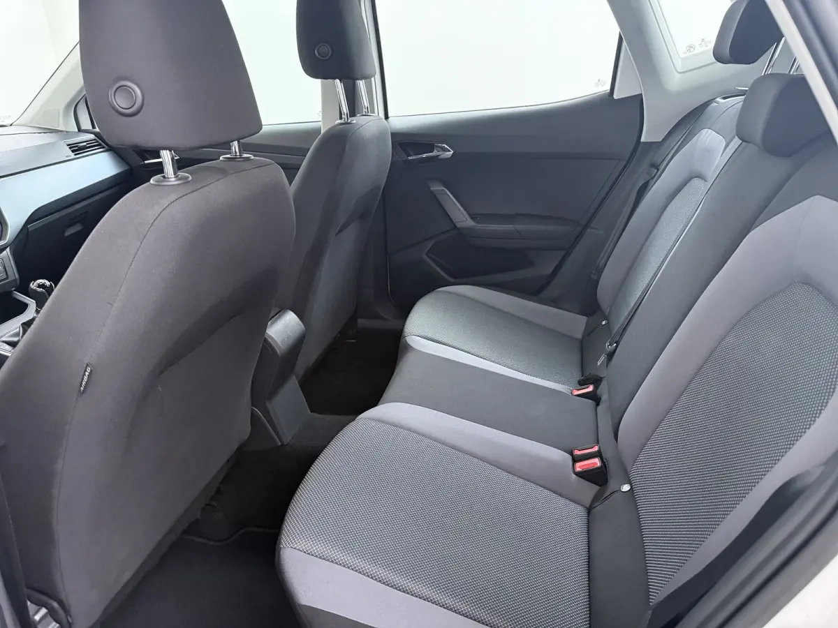 1.0 TSI Style / Navigatie / Parkeersensoren / Carplay / ECC / LED / 16'' LMV