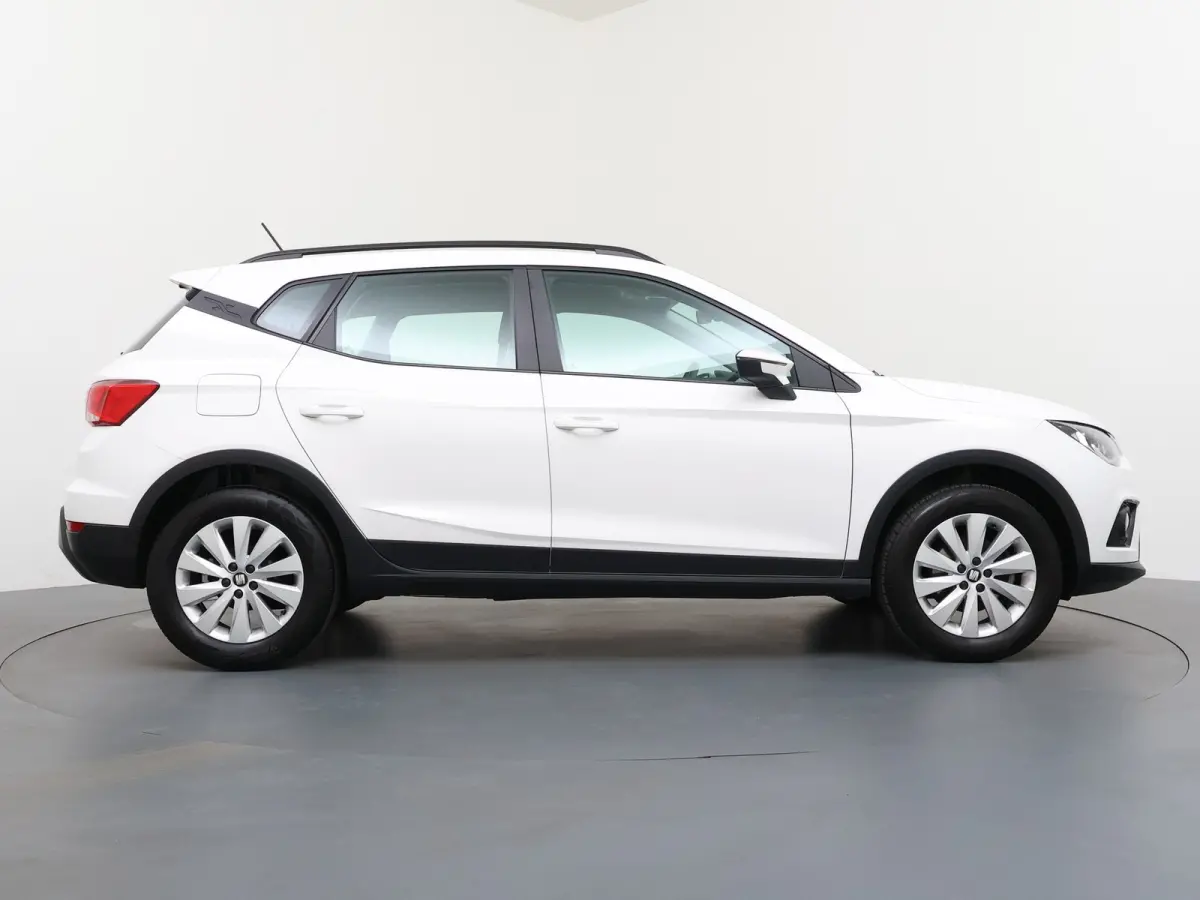1.0 TSI Style / Navigatie / Parkeersensoren / Carplay / ECC / LED / 16'' LMV