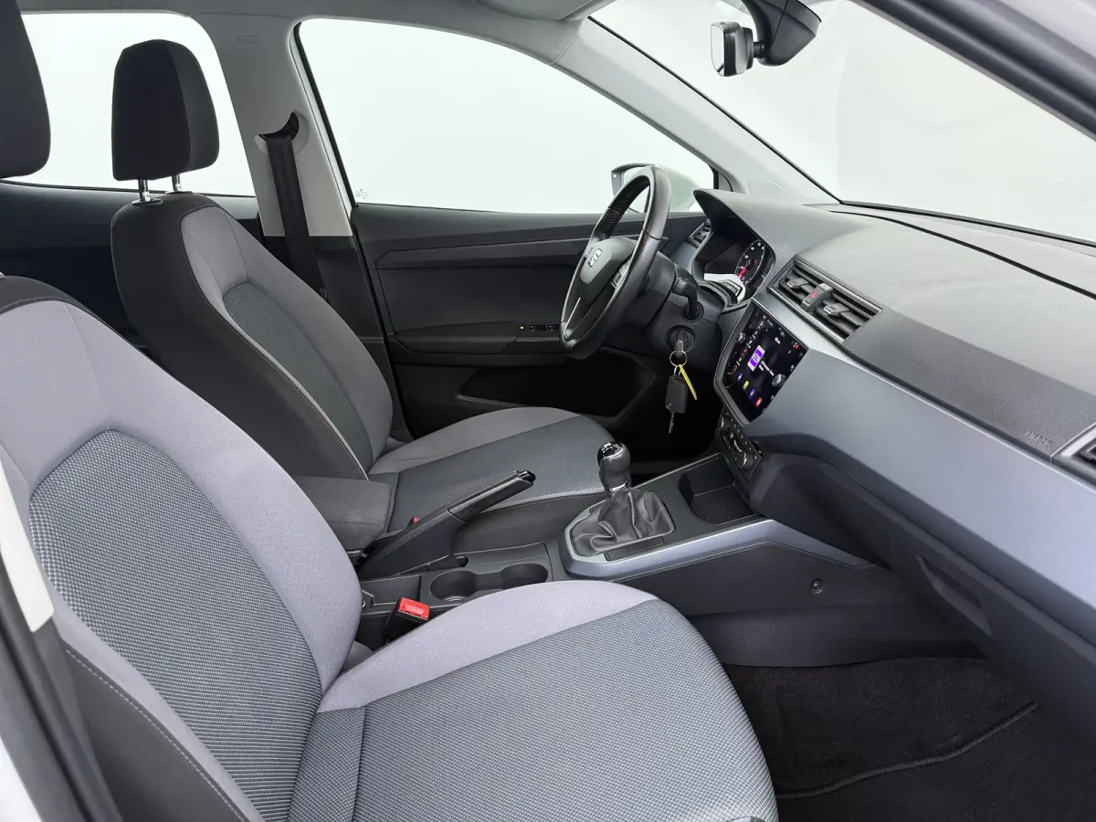 1.0 TSI Style / Navigatie / Parkeersensoren / Carplay / ECC / LED / 16'' LMV