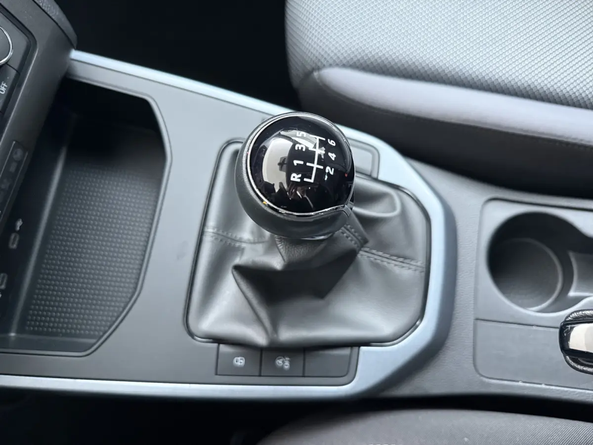 1.0 TSI Style / Navigatie / Parkeersensoren / Carplay / ECC / LED / 16'' LMV