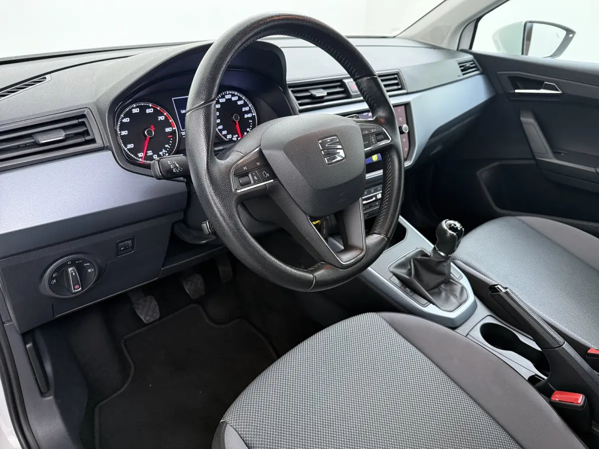 1.0 TSI Style / Navigatie / Parkeersensoren / Carplay / ECC / LED / 16'' LMV