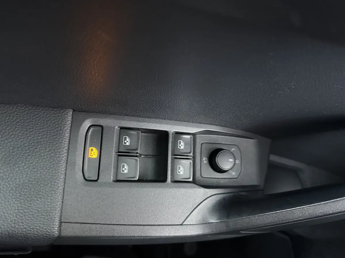 1.0 TSI Style / Navigatie / Parkeersensoren / Carplay / ECC / LED / 16'' LMV