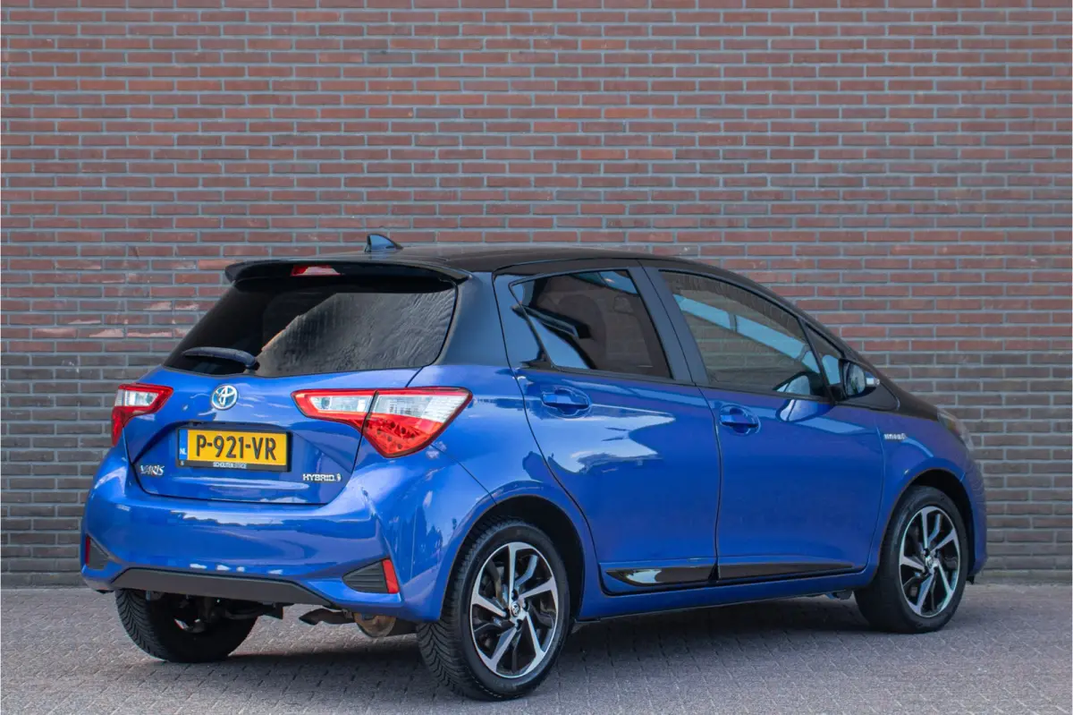 1.5 Hybrid Bi-Tone, Carplay, Camera, LED, Lane Assist, Climate control, Cruise control.