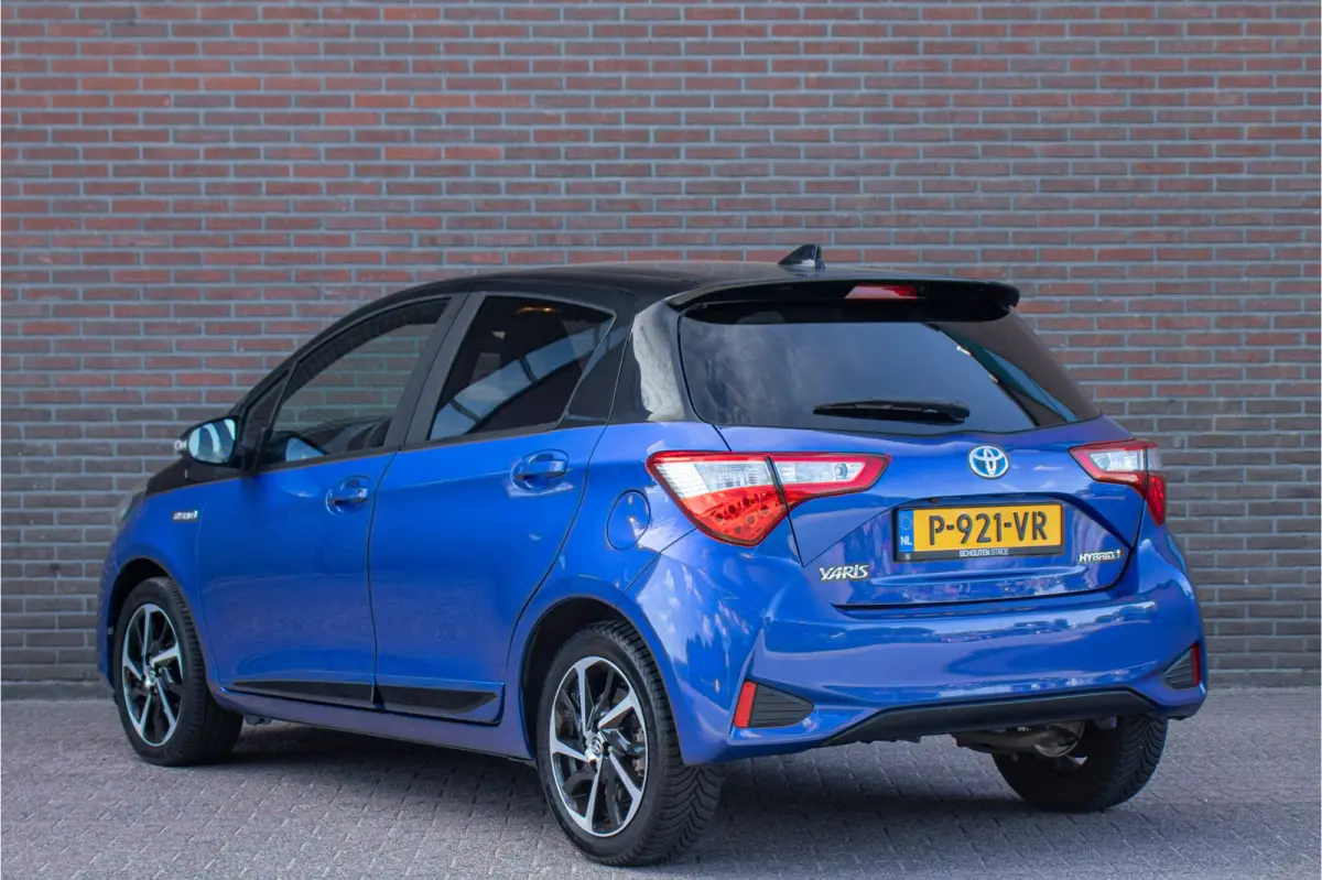 1.5 Hybrid Bi-Tone, Carplay, Camera, LED, Lane Assist, Climate control, Cruise control.