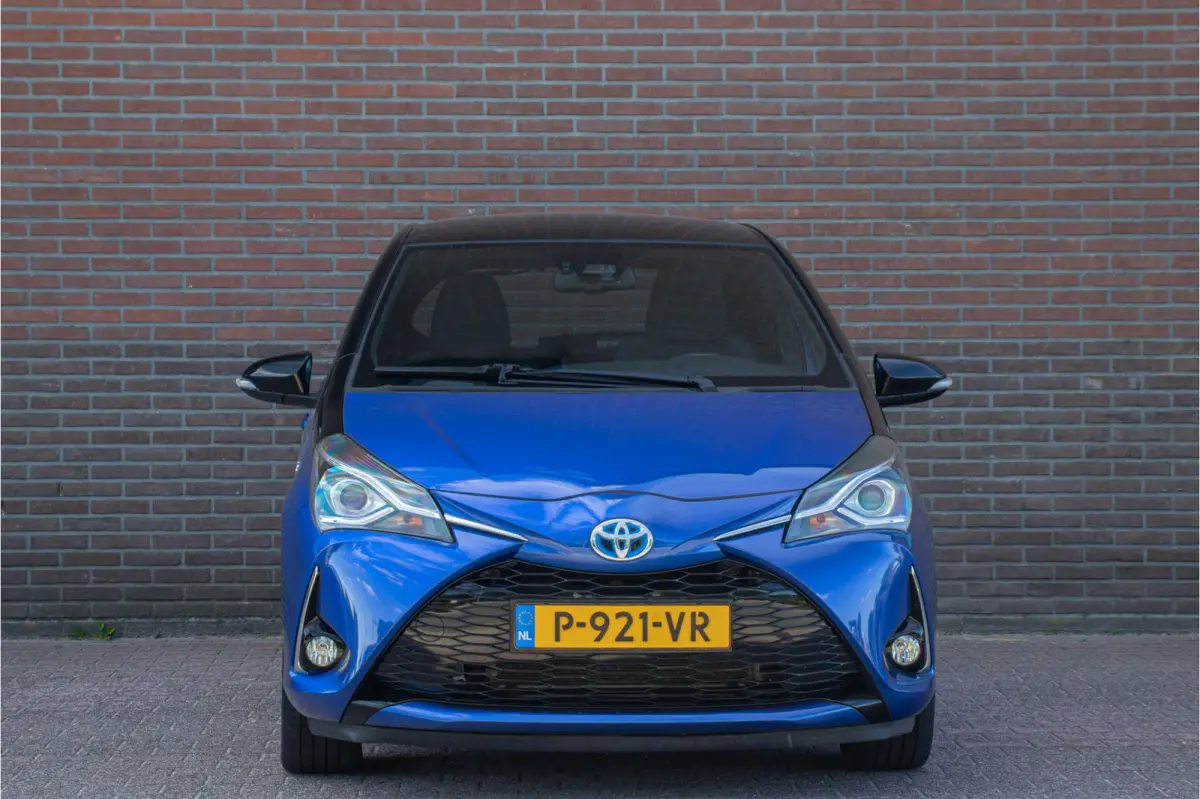1.5 Hybrid Bi-Tone, Carplay, Camera, LED, Lane Assist, Climate control, Cruise control.