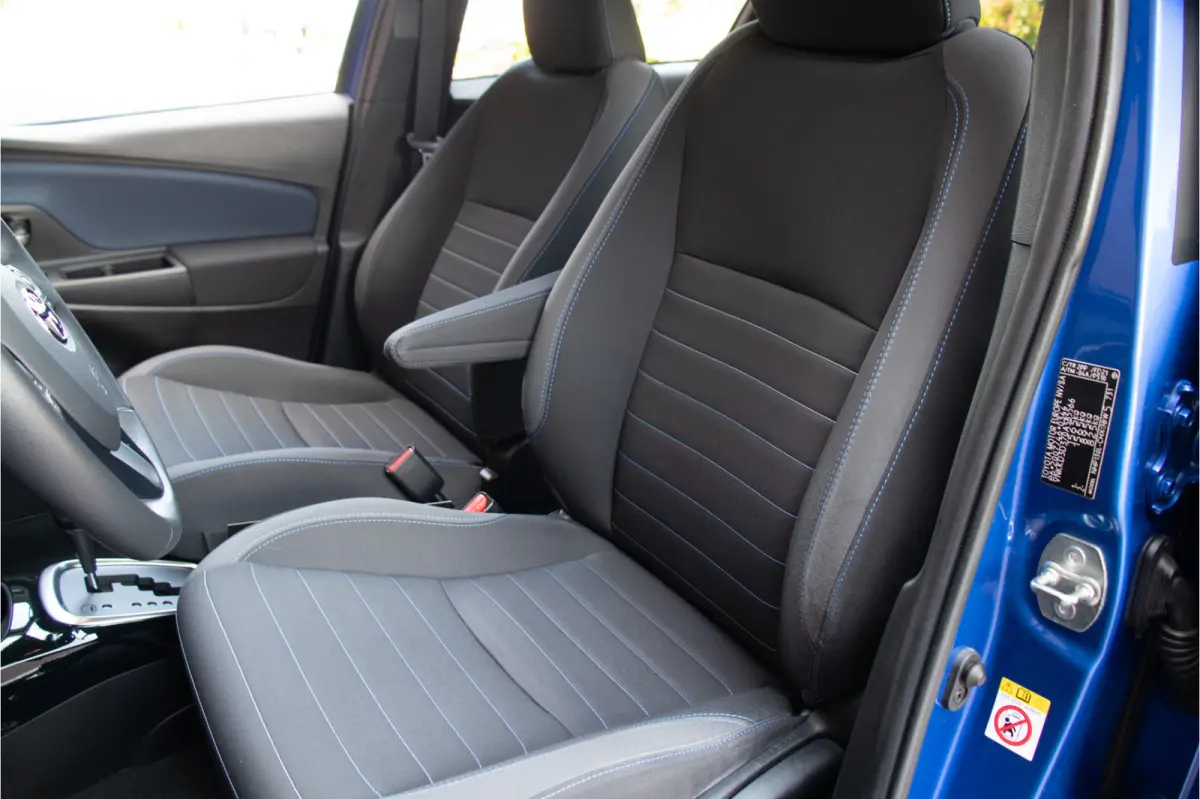 1.5 Hybrid Bi-Tone, Carplay, Camera, LED, Lane Assist, Climate control, Cruise control.