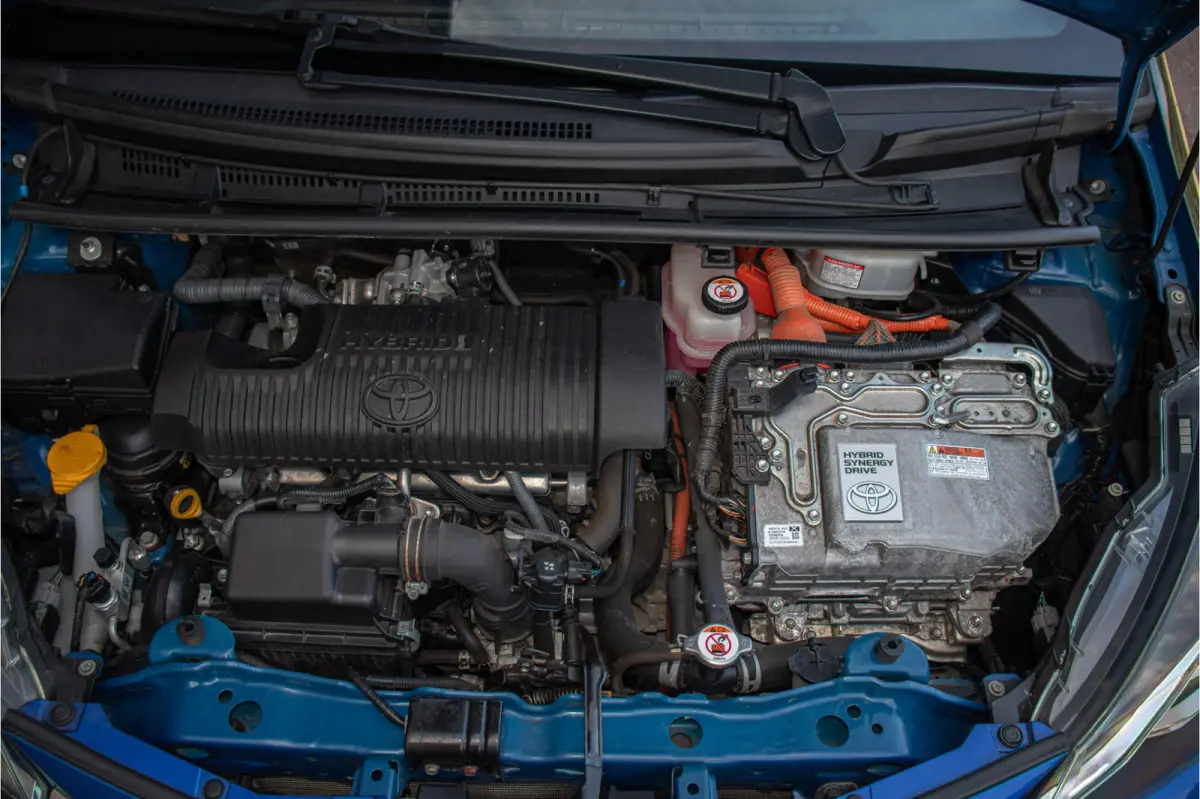 1.5 Hybrid Bi-Tone, Carplay, Camera, LED, Lane Assist, Climate control, Cruise control.