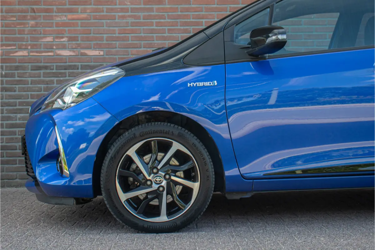 1.5 Hybrid Bi-Tone, Carplay, Camera, LED, Lane Assist, Climate control, Cruise control.