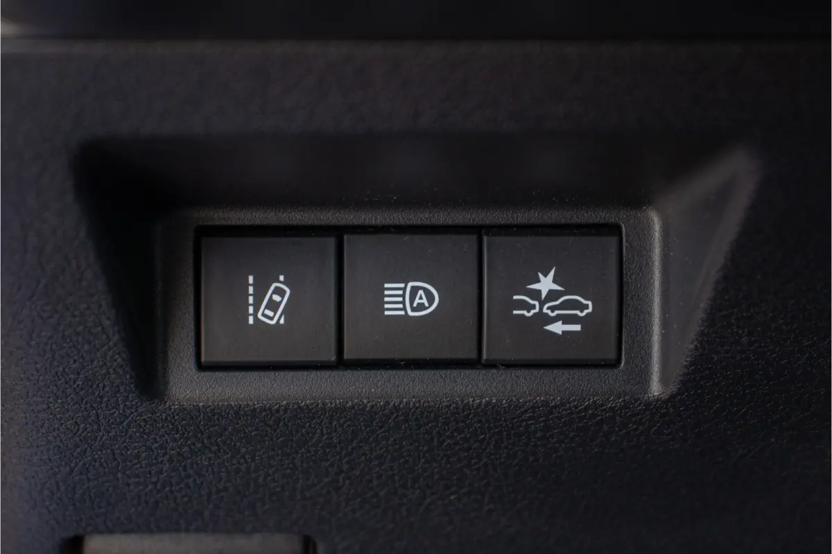 1.5 Hybrid Bi-Tone, Carplay, Camera, LED, Lane Assist, Climate control, Cruise control.