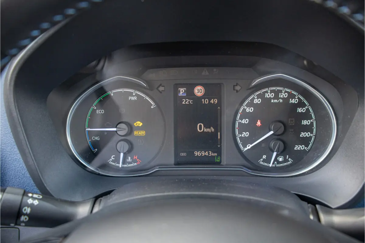 1.5 Hybrid Bi-Tone, Carplay, Camera, LED, Lane Assist, Climate control, Cruise control.