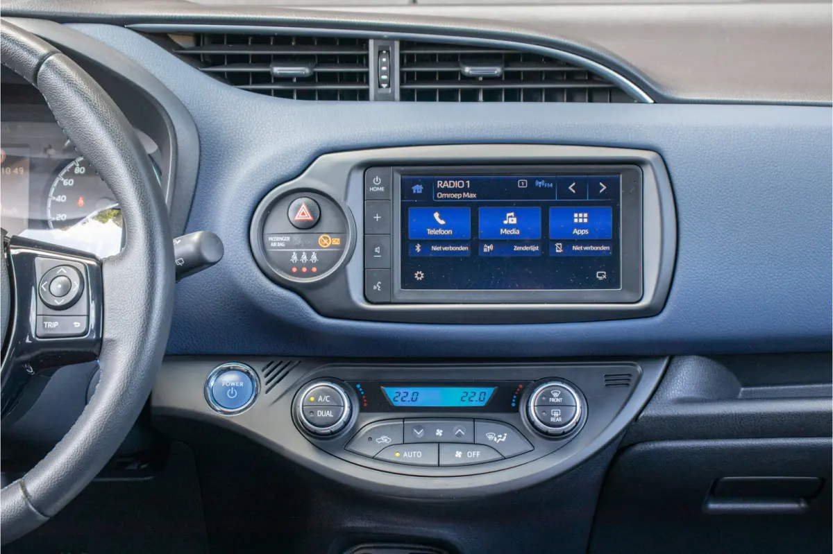 1.5 Hybrid Bi-Tone, Carplay, Camera, LED, Lane Assist, Climate control, Cruise control.