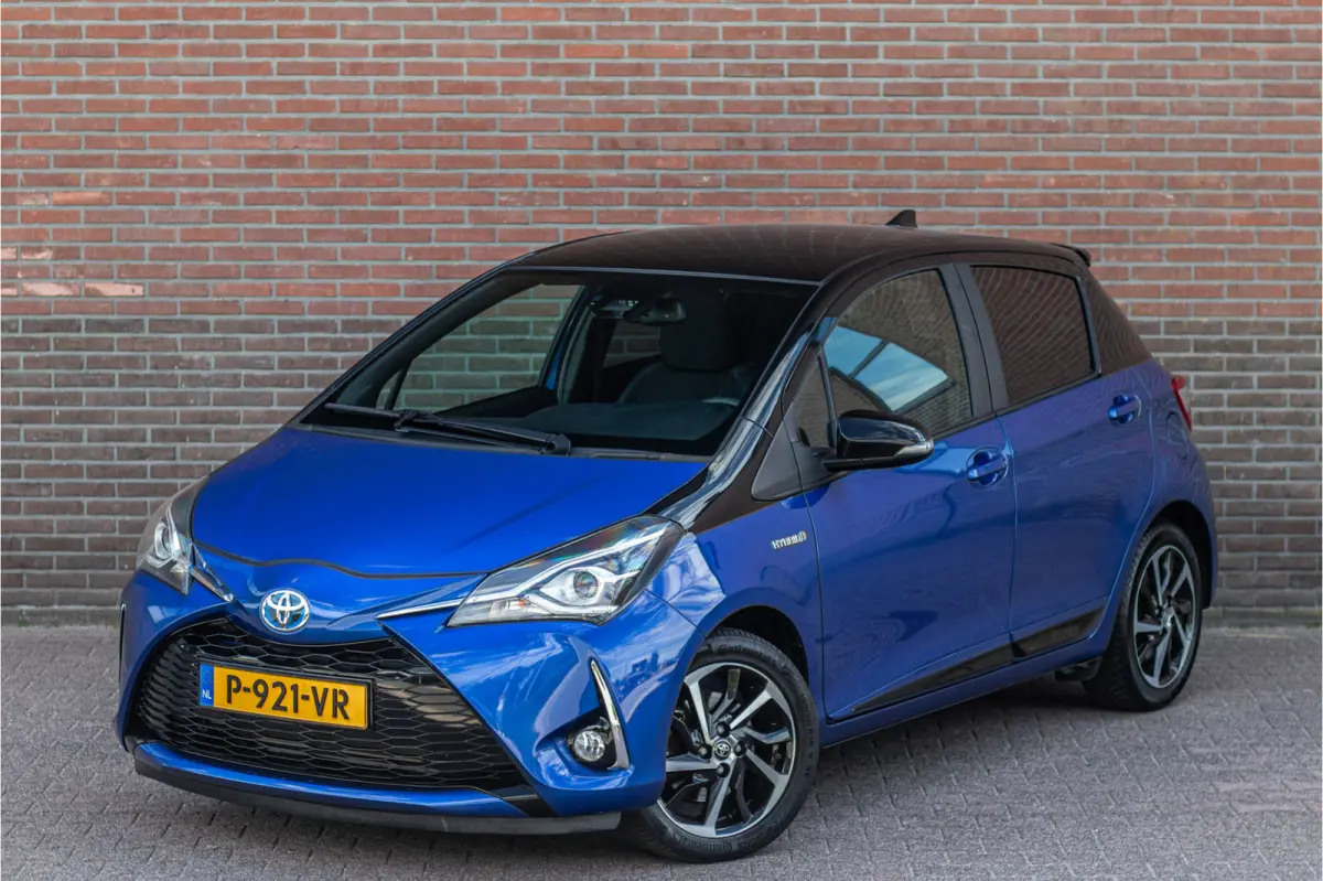 1.5 Hybrid Bi-Tone, Carplay, Camera, LED, Lane Assist, Climate control, Cruise control.