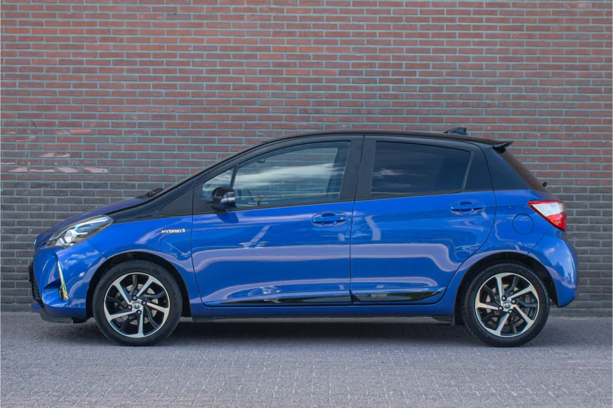 1.5 Hybrid Bi-Tone, Carplay, Camera, LED, Lane Assist, Climate control, Cruise control.
