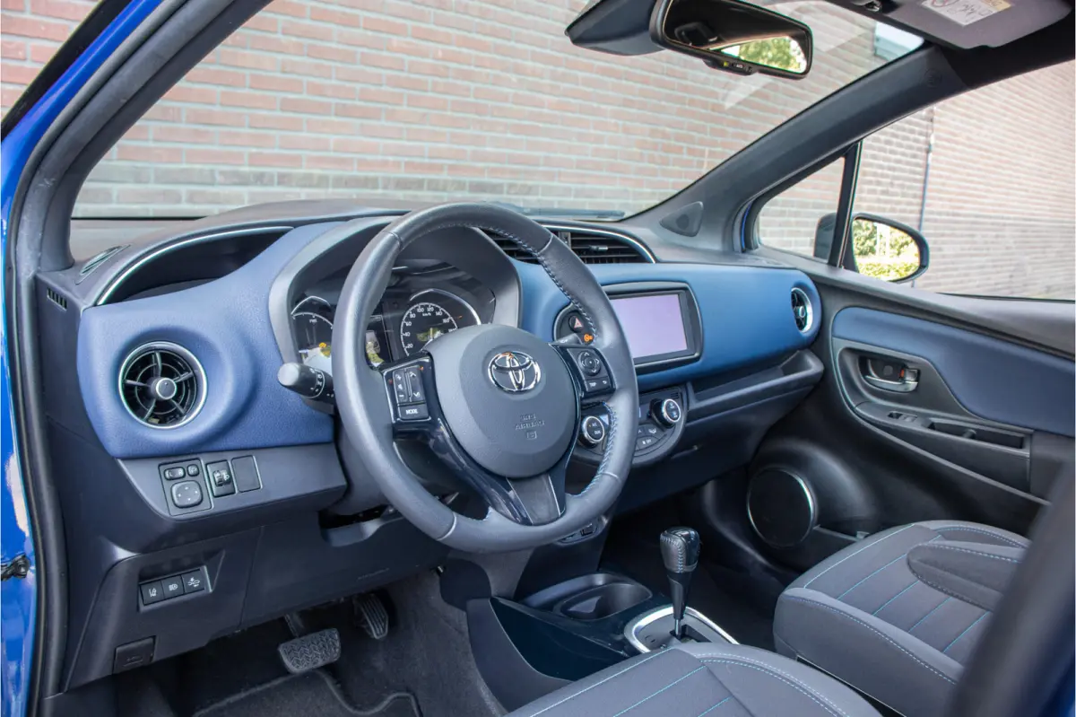 1.5 Hybrid Bi-Tone, Carplay, Camera, LED, Lane Assist, Climate control, Cruise control.