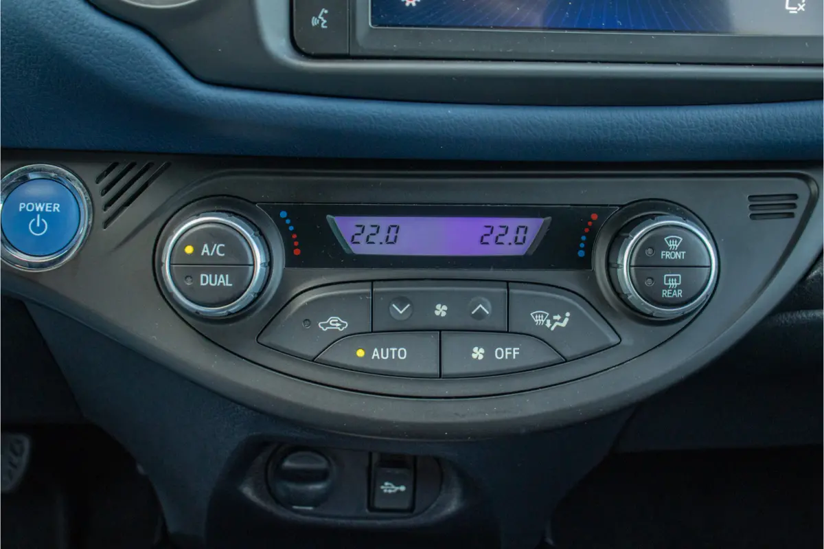 1.5 Hybrid Bi-Tone, Carplay, Camera, LED, Lane Assist, Climate control, Cruise control.