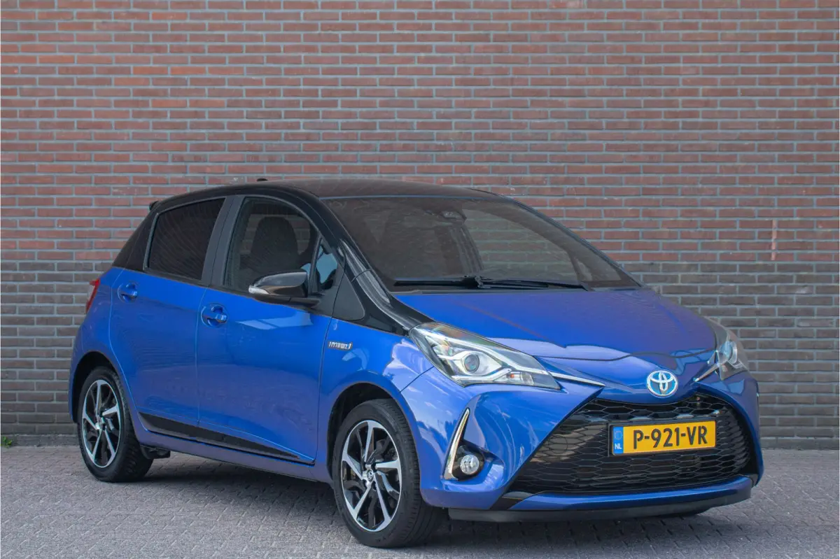 1.5 Hybrid Bi-Tone, Carplay, Camera, LED, Lane Assist, Climate control, Cruise control.