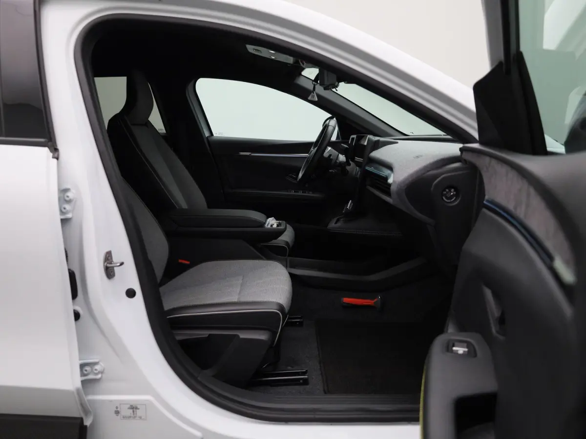EV60 Optimum Charge Techno | Automaat | Trekhaak | Virtual cockpit | Parkeer sensoren | Stoel/Stuur verwarming | 360 Camera | Apple Carplay & Android Auto | Climate Control | Navigatie | LMV