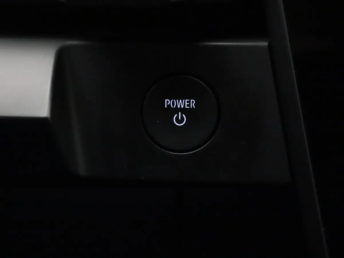 EV60 Optimum Charge Techno | Automaat | Trekhaak | Virtual cockpit | Parkeer sensoren | Stoel/Stuur verwarming | 360 Camera | Apple Carplay & Android Auto | Climate Control | Navigatie | LMV