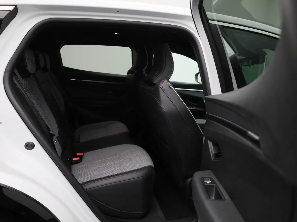 EV60 Optimum Charge Techno | Automaat | Trekhaak | Virtual cockpit | Parkeer sensoren | Stoel/Stuur verwarming | 360 Camera | Apple Carplay & Android Auto | Climate Control | Navigatie | LMV