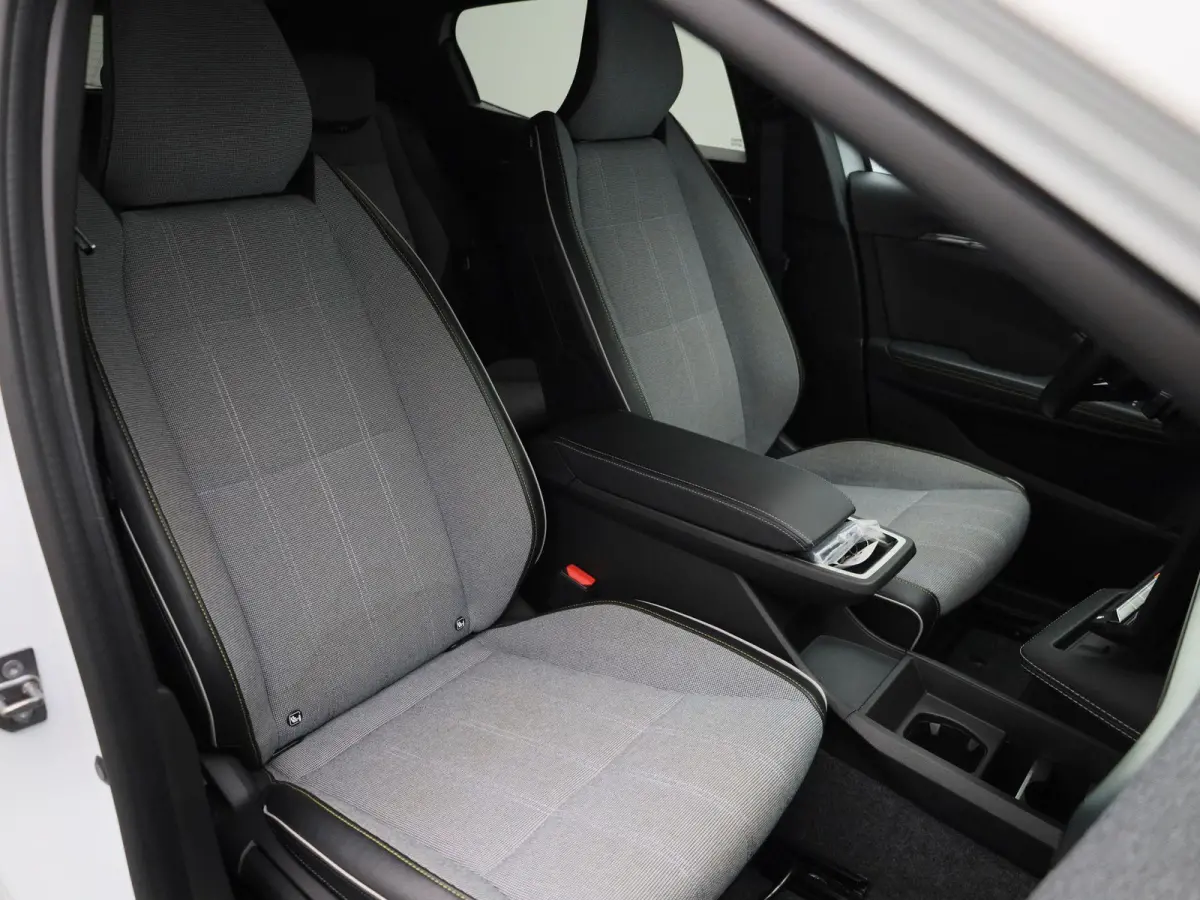 EV60 Optimum Charge Techno | Automaat | Trekhaak | Virtual cockpit | Parkeer sensoren | Stoel/Stuur verwarming | 360 Camera | Apple Carplay & Android Auto | Climate Control | Navigatie | LMV