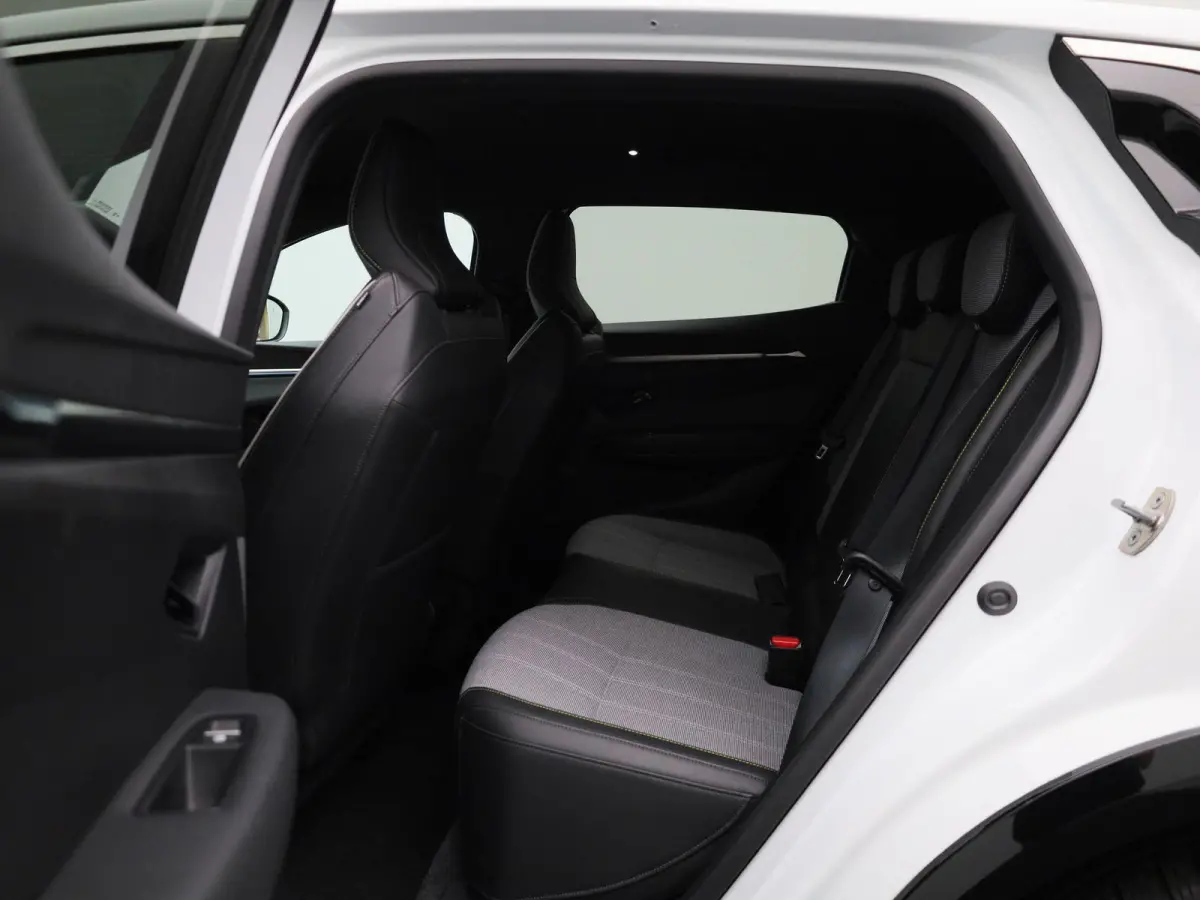 EV60 Optimum Charge Techno | Automaat | Trekhaak | Virtual cockpit | Parkeer sensoren | Stoel/Stuur verwarming | 360 Camera | Apple Carplay & Android Auto | Climate Control | Navigatie | LMV