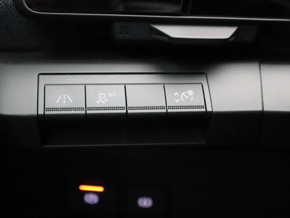 EV60 Optimum Charge Techno | Automaat | Trekhaak | Virtual cockpit | Parkeer sensoren | Stoel/Stuur verwarming | 360 Camera | Apple Carplay & Android Auto | Climate Control | Navigatie | LMV