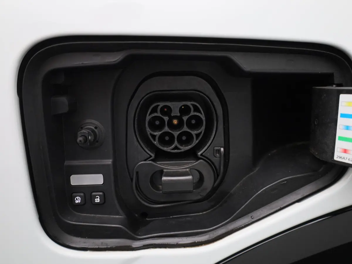 EV60 Optimum Charge Techno | Automaat | Trekhaak | Virtual cockpit | Parkeer sensoren | Stoel/Stuur verwarming | 360 Camera | Apple Carplay & Android Auto | Climate Control | Navigatie | LMV