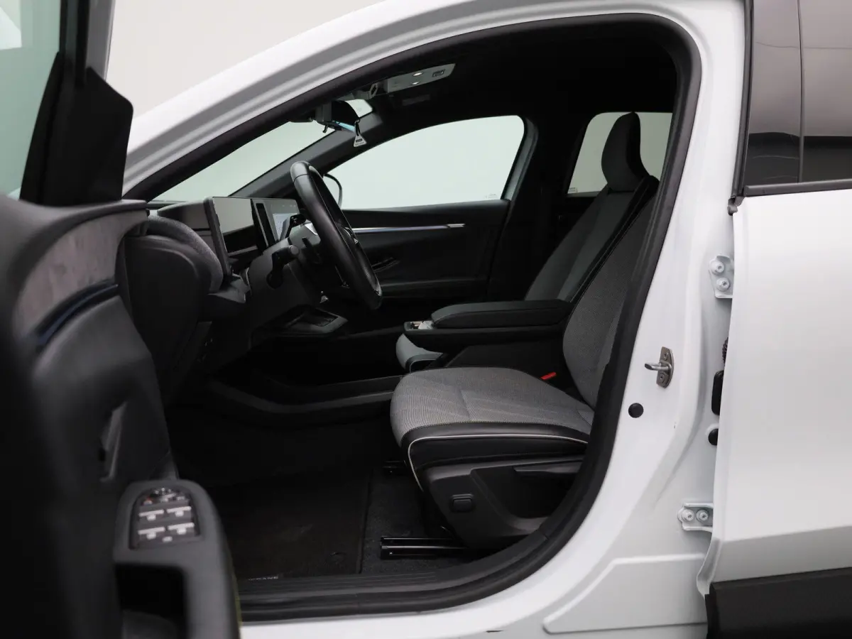 EV60 Optimum Charge Techno | Automaat | Trekhaak | Virtual cockpit | Parkeer sensoren | Stoel/Stuur verwarming | 360 Camera | Apple Carplay & Android Auto | Climate Control | Navigatie | LMV