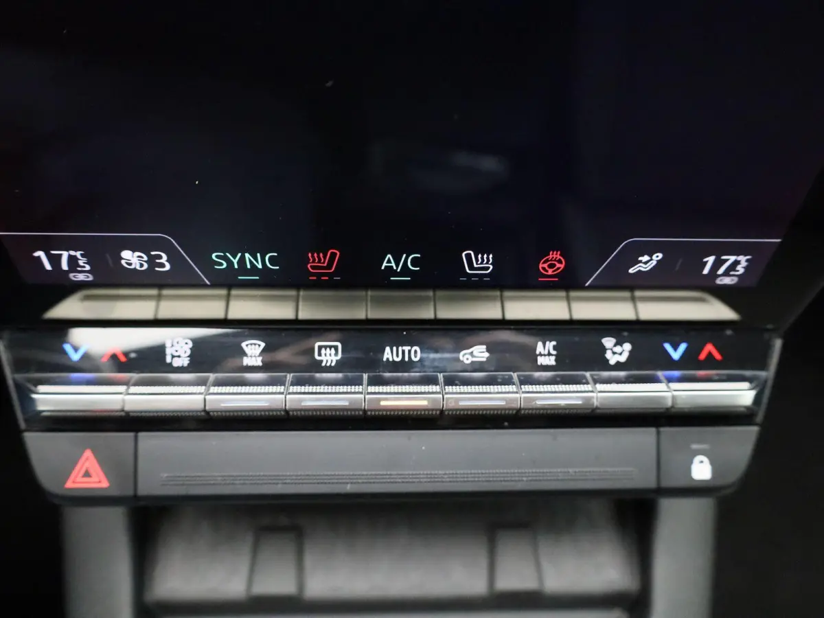 EV60 Optimum Charge Techno | Automaat | Trekhaak | Virtual cockpit | Parkeer sensoren | Stoel/Stuur verwarming | 360 Camera | Apple Carplay & Android Auto | Climate Control | Navigatie | LMV