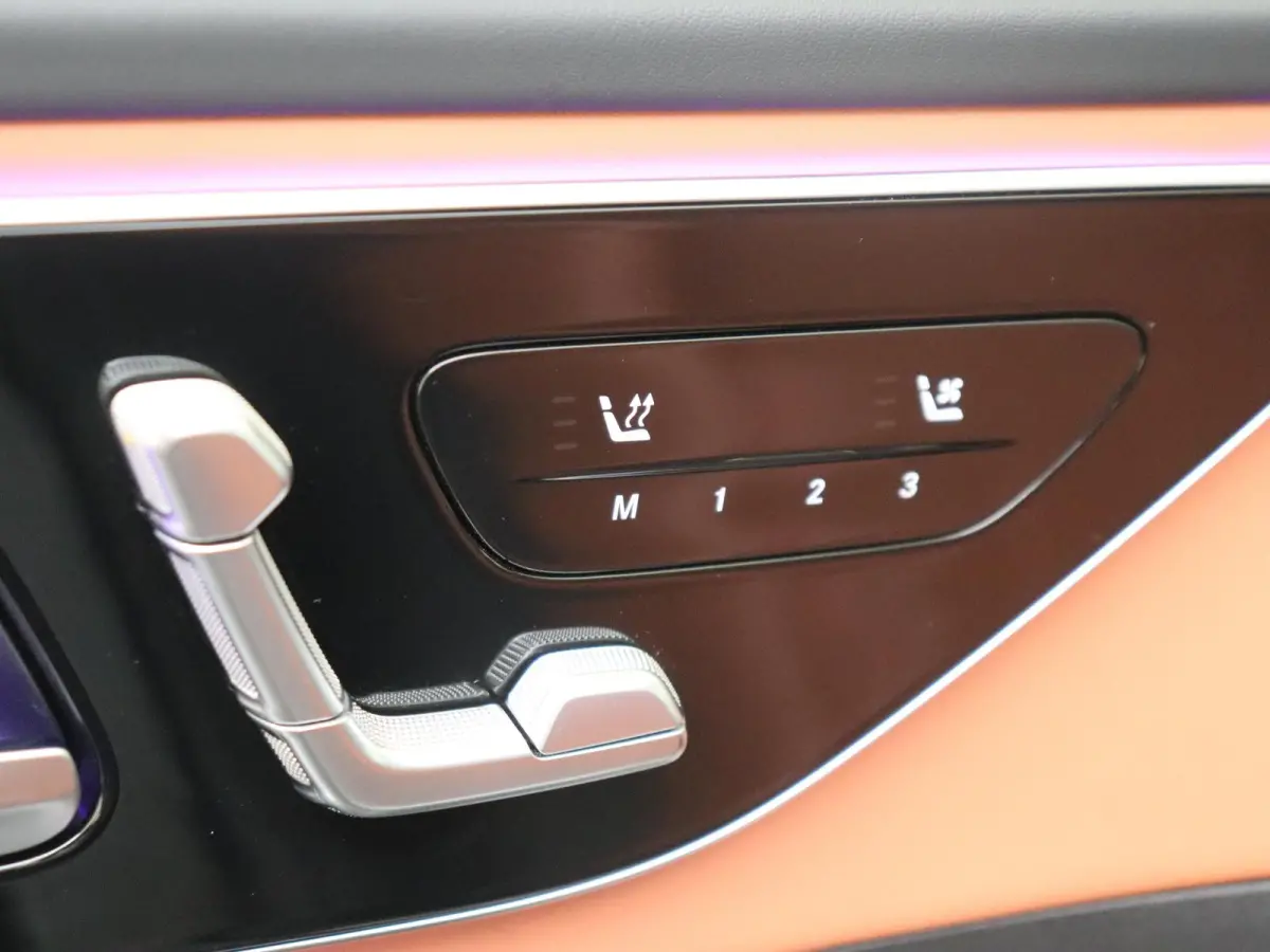 400 e 4MATIC AMG Line / Premium Plus/ Burmester 3D/ Nappaleder/ Memory/ Digital Light/ Uniek!