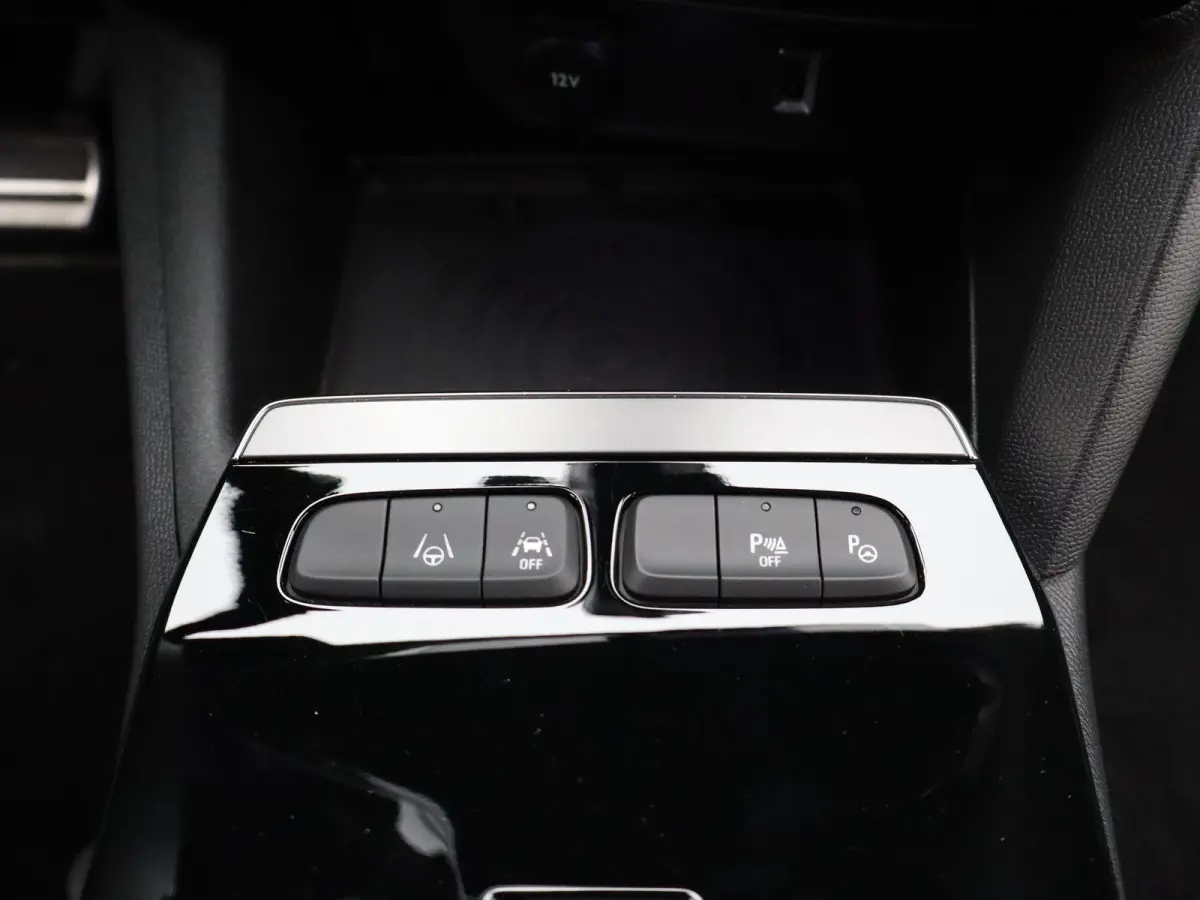 BEV 50kWh e-Ultimate | NAVIGATIE | LICHTMETALEN VELGEN | STOELVERWARMING | 12 MAANDEN BOVAG GARANTIE