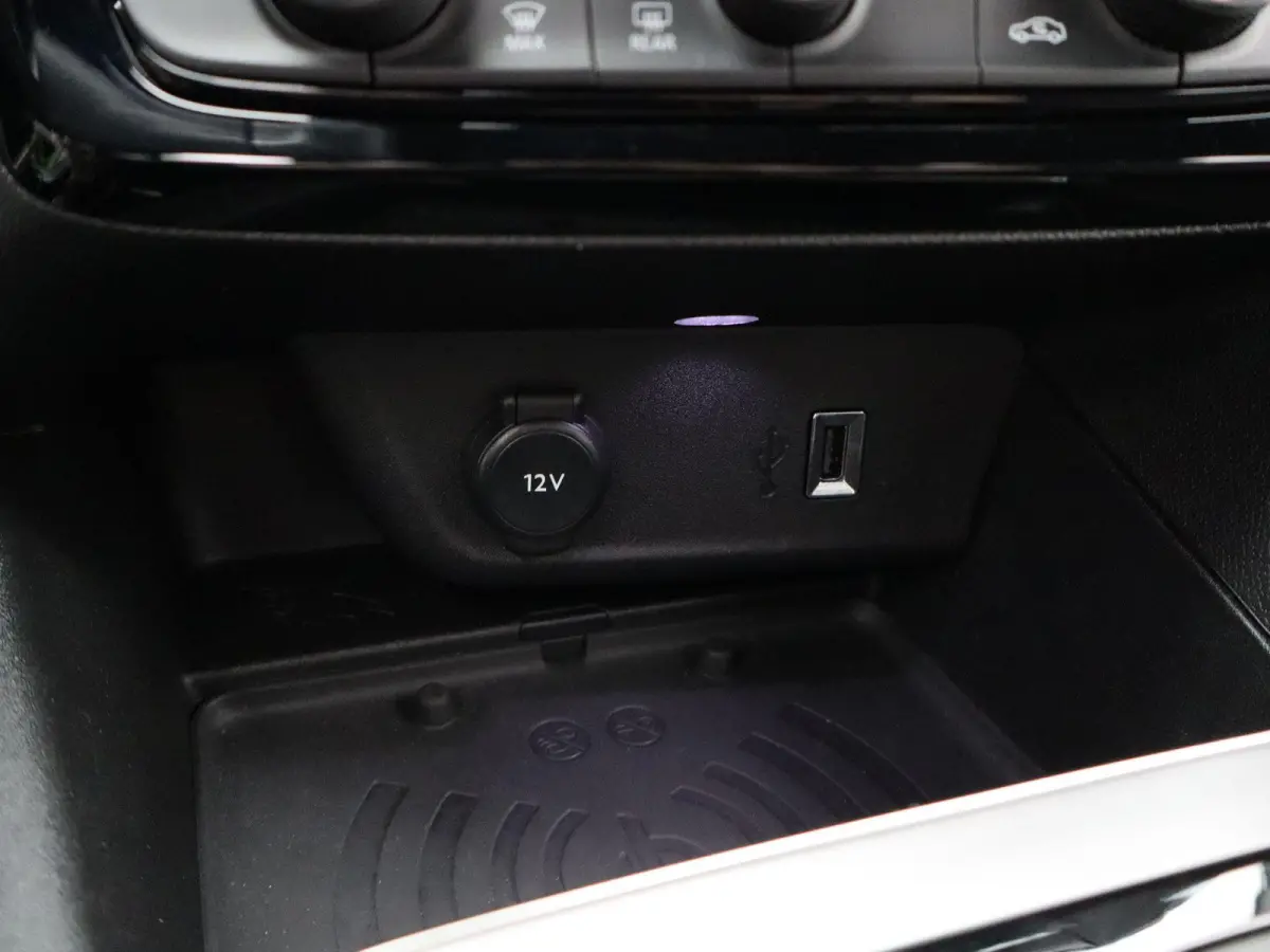 BEV 50kWh e-Ultimate | NAVIGATIE | LICHTMETALEN VELGEN | STOELVERWARMING | 12 MAANDEN BOVAG GARANTIE