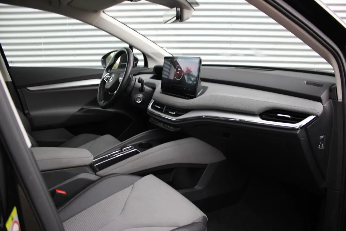80 Loft // 99% SoH | Dealeronderhouden, 1e eigenaar | Warmtepomp | Camera | Sfeerverlichting | Adap. cruise control | CarPlay & Android Auto