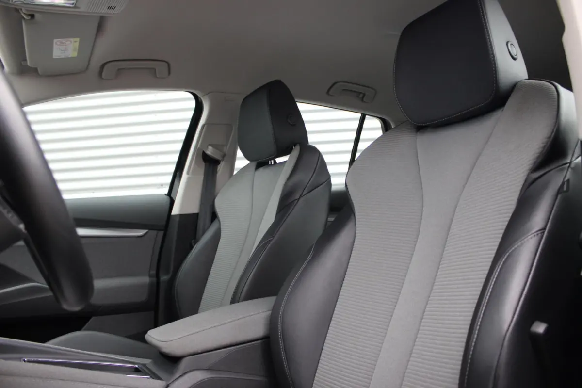 80 Loft // 99% SoH | Dealeronderhouden, 1e eigenaar | Warmtepomp | Camera | Sfeerverlichting | Adap. cruise control | CarPlay & Android Auto