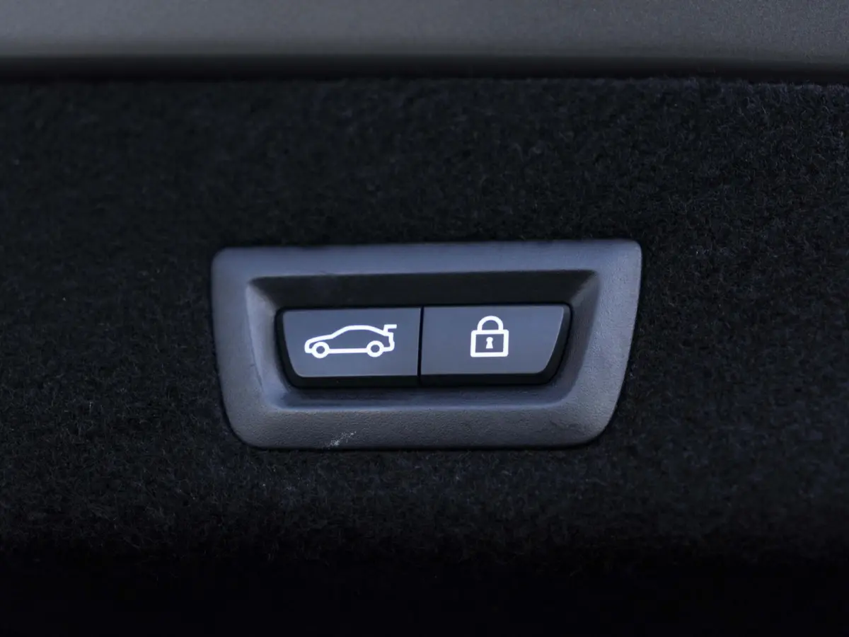Sedan 745e | High Executive | M Sportpakket | Driving Assistent | Head-Up Display | BMW Laserlicht | Comfortstoelen | 19 inch