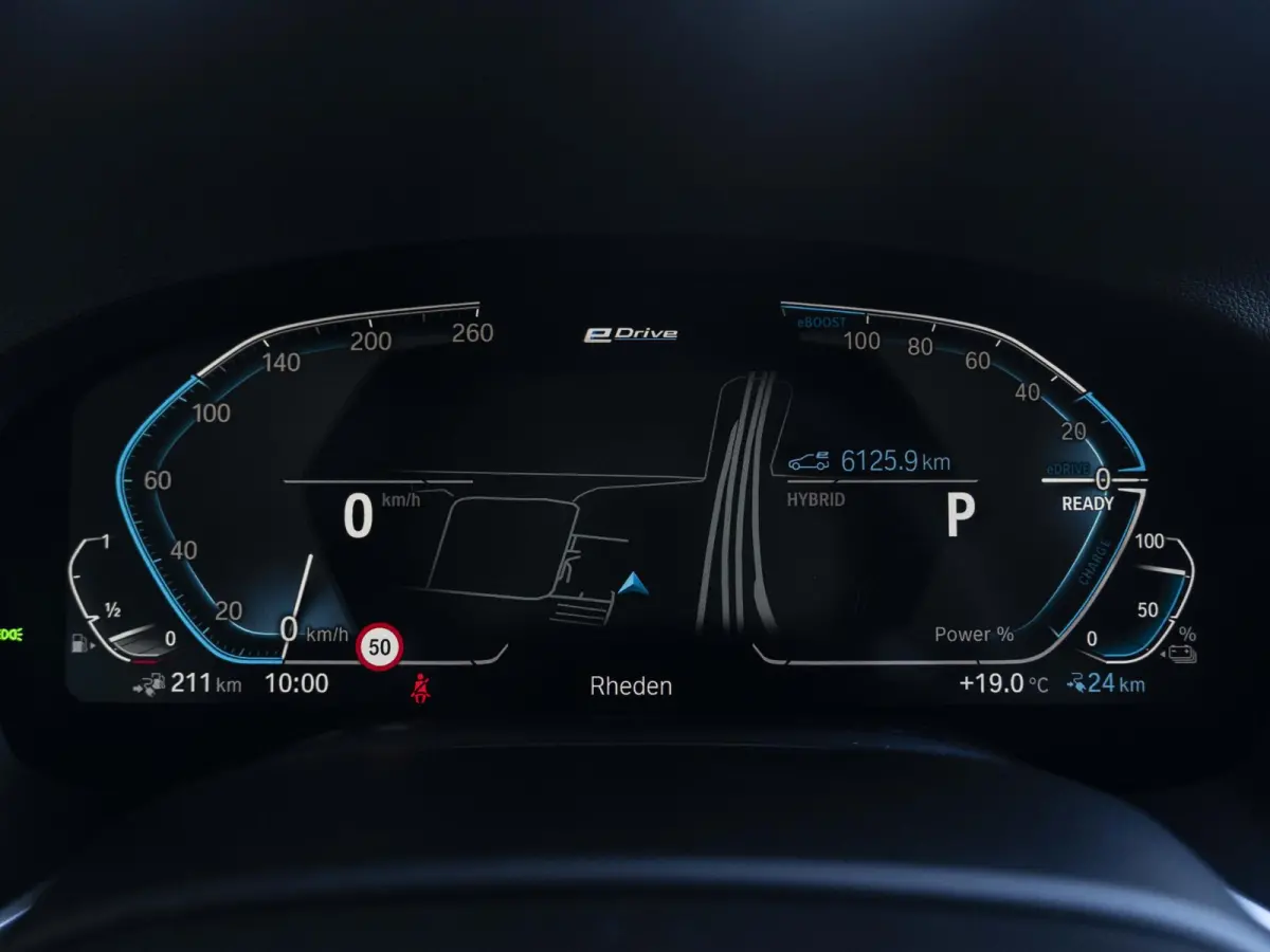 Sedan 745e | High Executive | M Sportpakket | Driving Assistent | Head-Up Display | BMW Laserlicht | Comfortstoelen | 19 inch