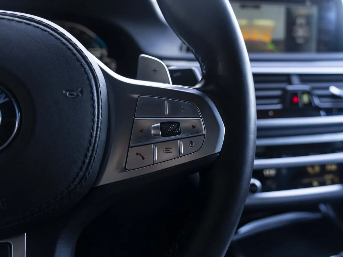 Sedan 745e | High Executive | M Sportpakket | Driving Assistent | Head-Up Display | BMW Laserlicht | Comfortstoelen | 19 inch