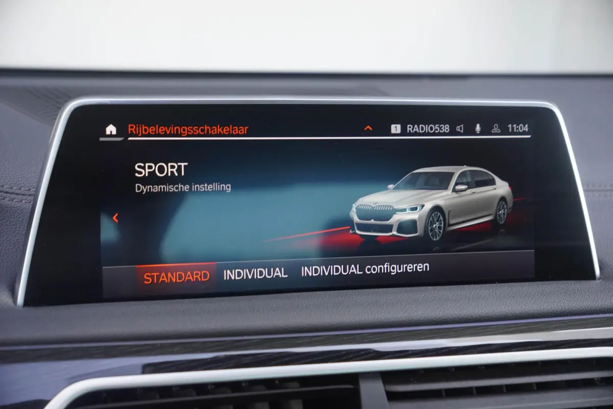 Sedan 745e | High Executive | M Sportpakket | Driving Assistent | Head-Up Display | BMW Laserlicht | Comfortstoelen | 19 inch