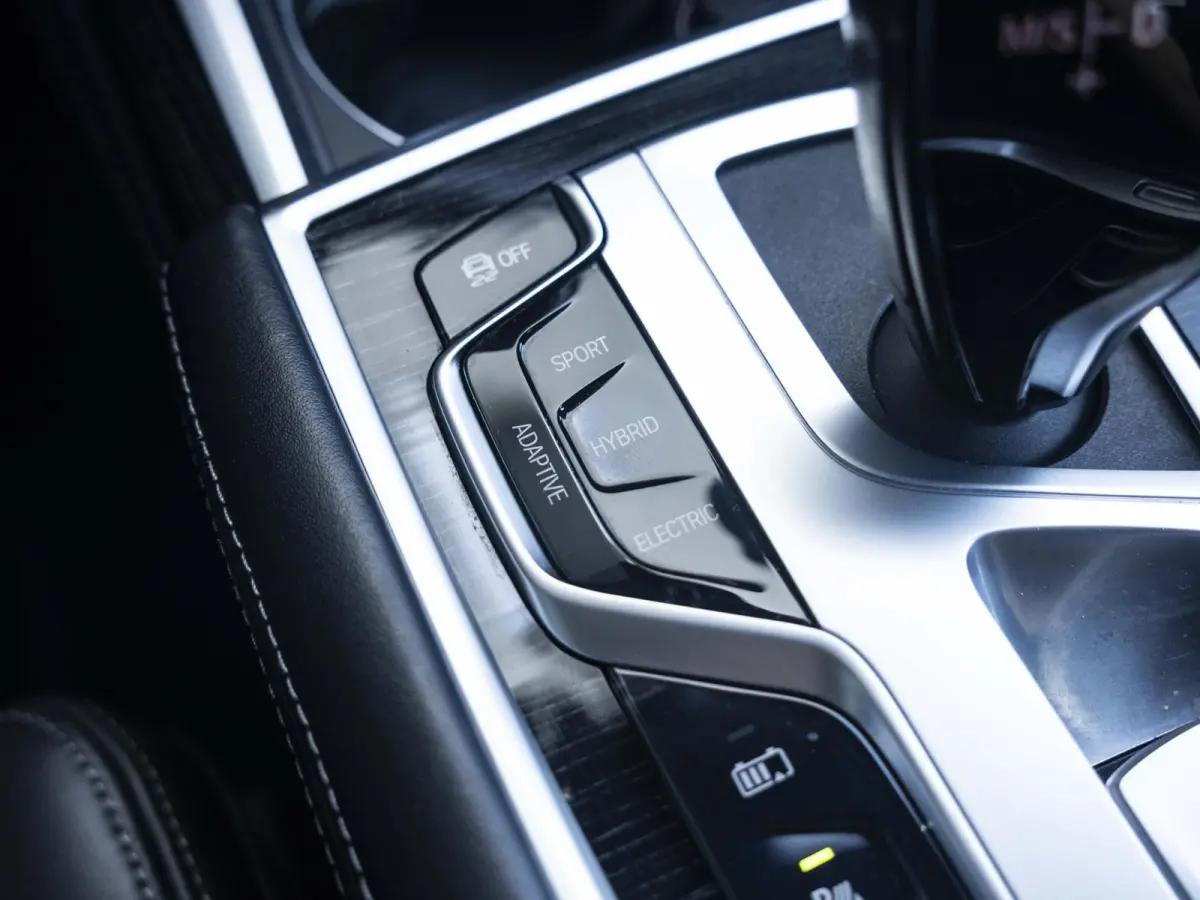 Sedan 745e | High Executive | M Sportpakket | Driving Assistent | Head-Up Display | BMW Laserlicht | Comfortstoelen | 19 inch