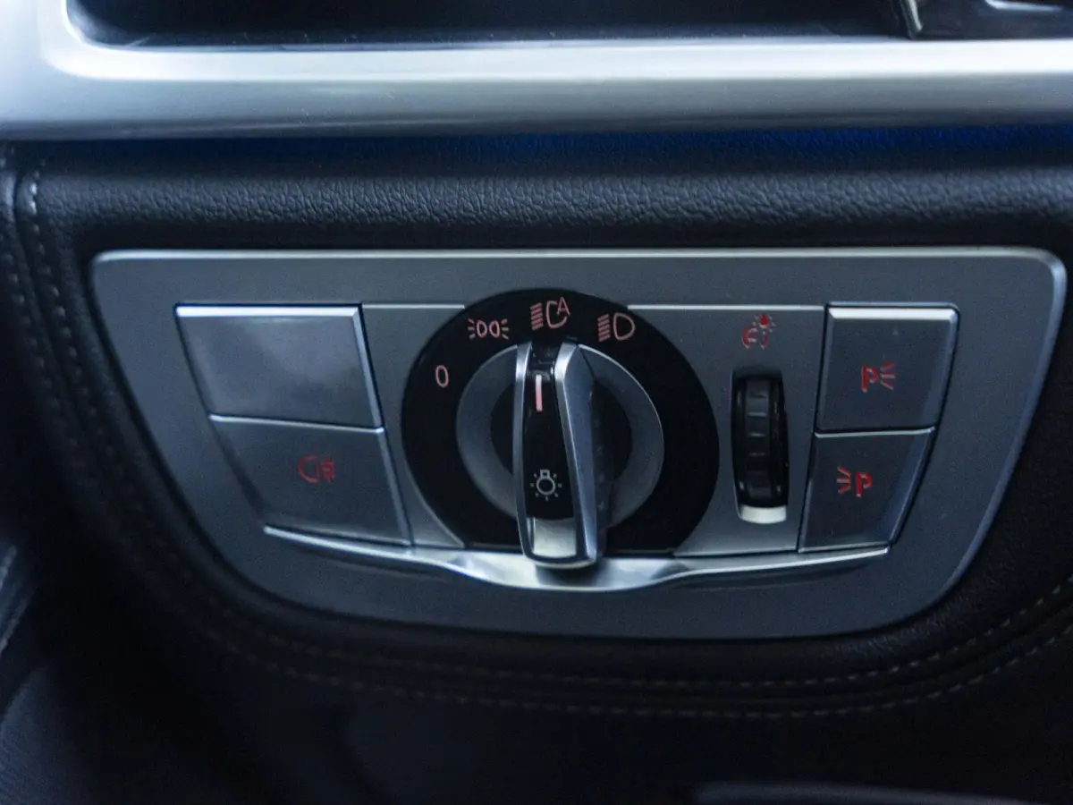 Sedan 745e | High Executive | M Sportpakket | Driving Assistent | Head-Up Display | BMW Laserlicht | Comfortstoelen | 19 inch