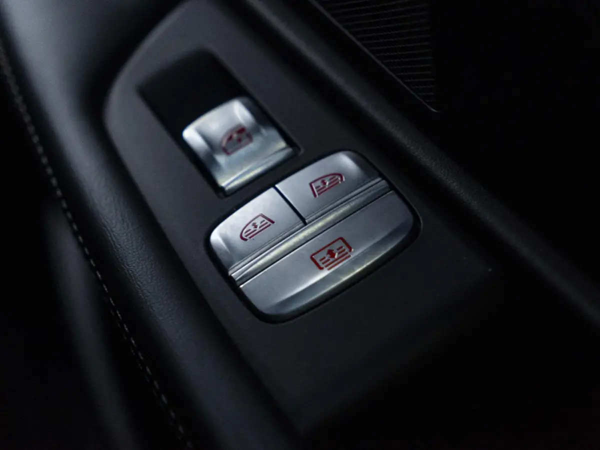 Sedan 745e | High Executive | M Sportpakket | Driving Assistent | Head-Up Display | BMW Laserlicht | Comfortstoelen | 19 inch