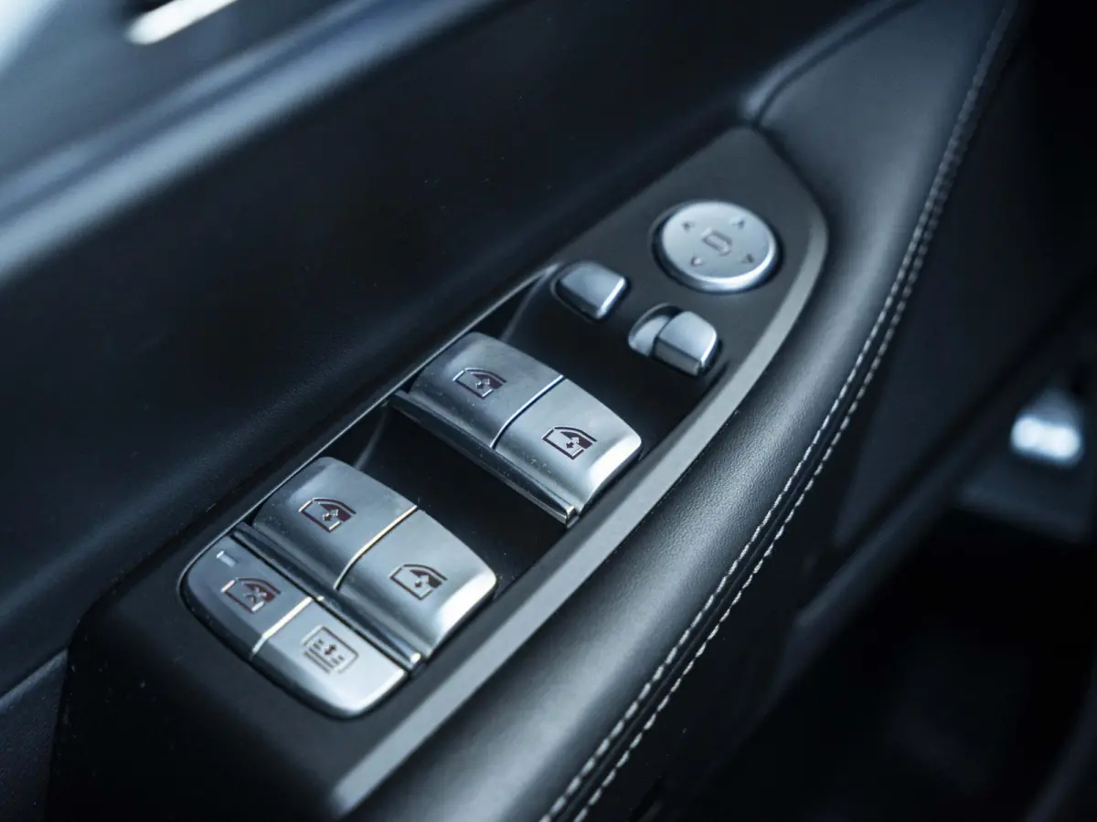 Sedan 745e | High Executive | M Sportpakket | Driving Assistent | Head-Up Display | BMW Laserlicht | Comfortstoelen | 19 inch