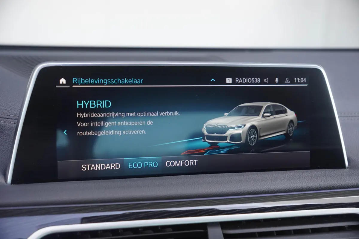 Sedan 745e | High Executive | M Sportpakket | Driving Assistent | Head-Up Display | BMW Laserlicht | Comfortstoelen | 19 inch