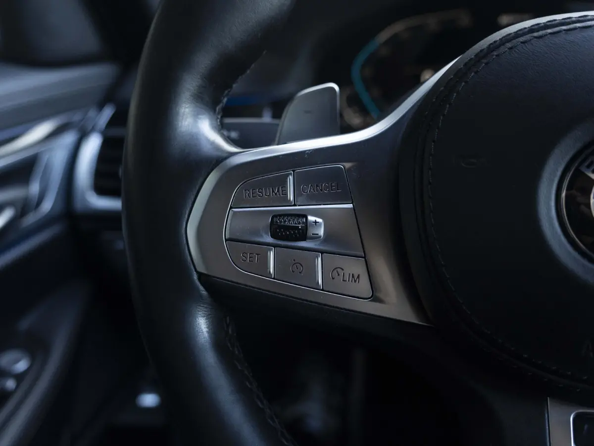 Sedan 745e | High Executive | M Sportpakket | Driving Assistent | Head-Up Display | BMW Laserlicht | Comfortstoelen | 19 inch