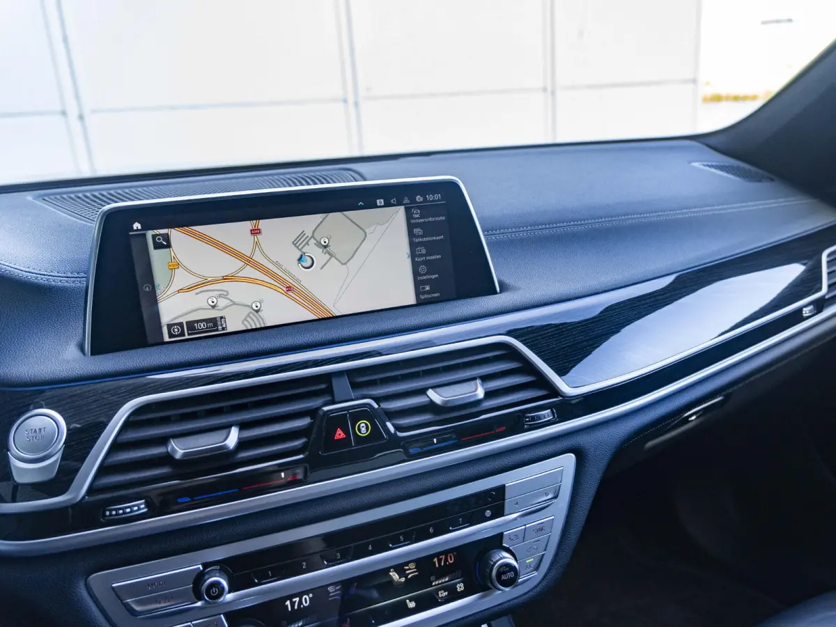 Sedan 745e | High Executive | M Sportpakket | Driving Assistent | Head-Up Display | BMW Laserlicht | Comfortstoelen | 19 inch