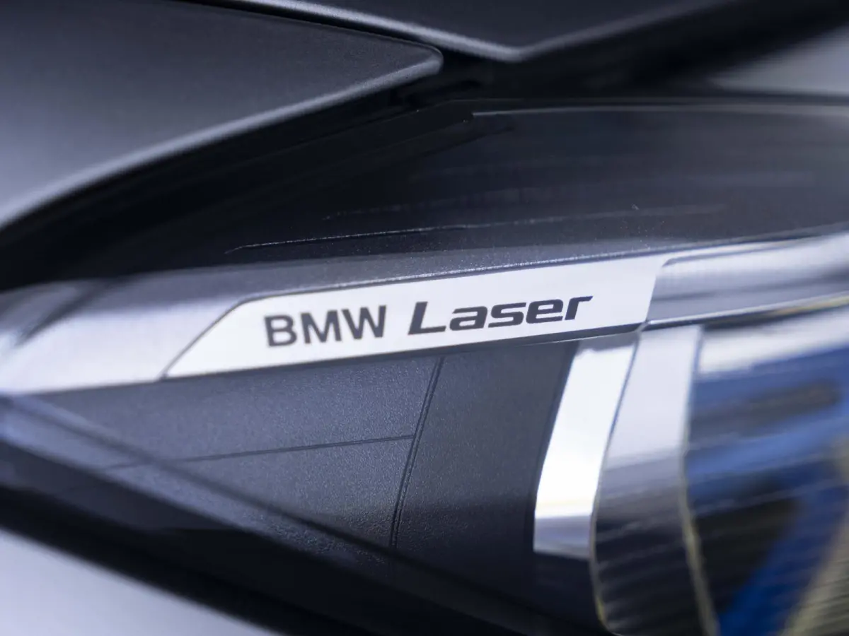 Sedan 745e | High Executive | M Sportpakket | Driving Assistent | Head-Up Display | BMW Laserlicht | Comfortstoelen | 19 inch