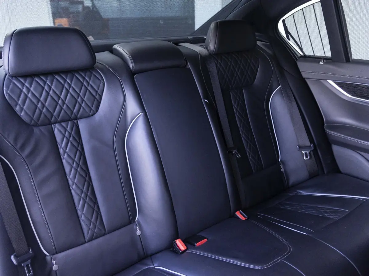 Sedan 745e | High Executive | M Sportpakket | Driving Assistent | Head-Up Display | BMW Laserlicht | Comfortstoelen | 19 inch