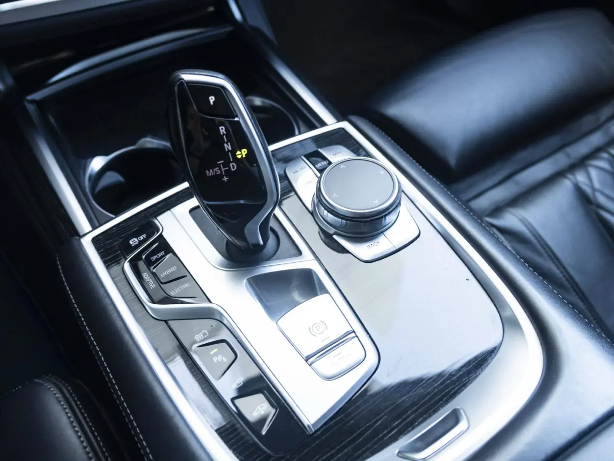 Sedan 745e | High Executive | M Sportpakket | Driving Assistent | Head-Up Display | BMW Laserlicht | Comfortstoelen | 19 inch