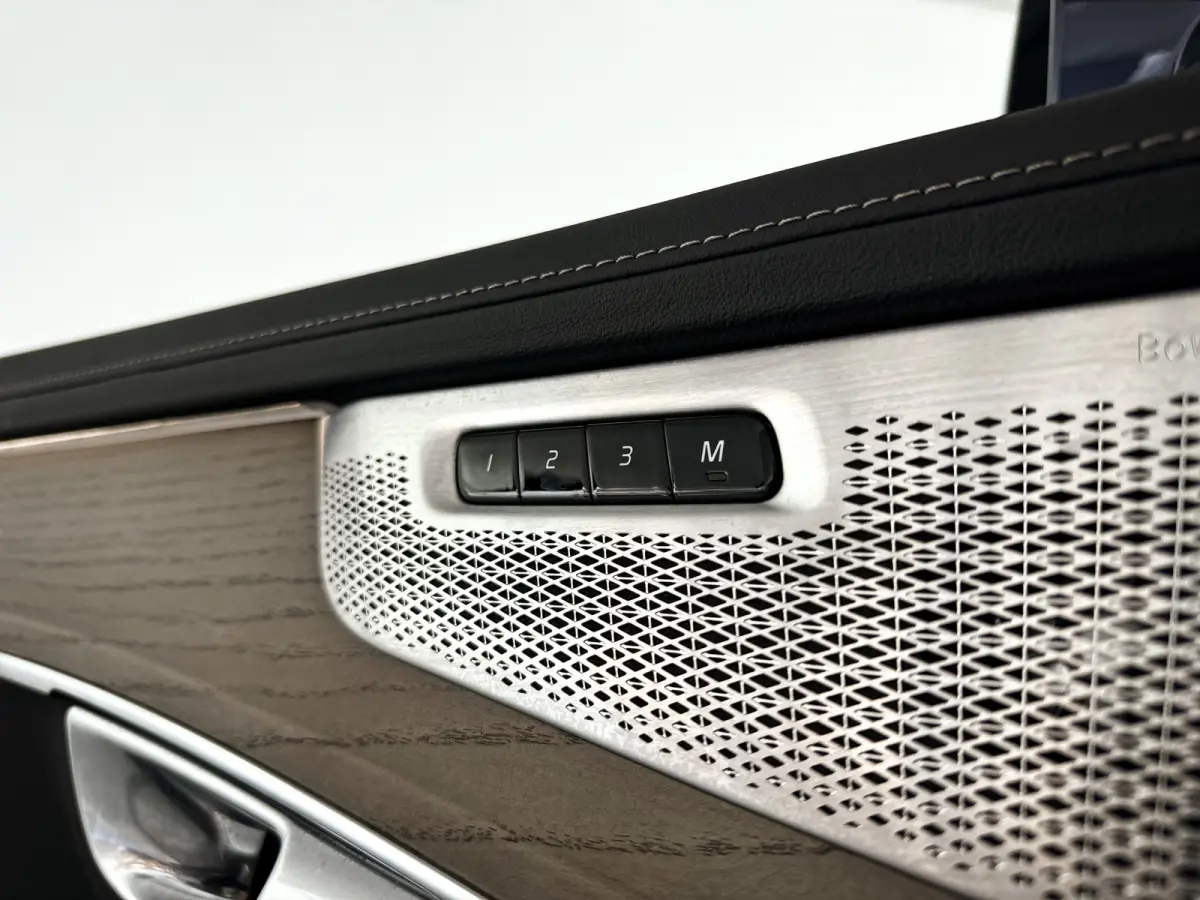 T8 Plug-in hybrid AWD Ultra Bright | SOH 100% | Panoramadak | 360° camera | Bowers & Wilkins | Luchtvering | Head-up display | Stoel- en Stuurverwarming